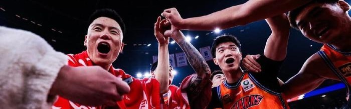 星空体育下载-一年打3场！上海后卫合同到期，退役还是离队？私下嘲讽郭艾伦