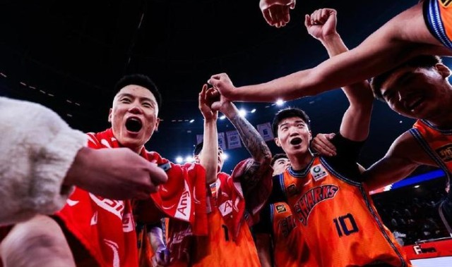 星空体育下载-一年打3场！上海后卫合同到期，退役还是离队？私下嘲讽郭艾伦